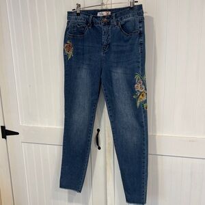 Republic for me mid rise Floral Embroidered Blue Jeans w/distressed hem, size 12